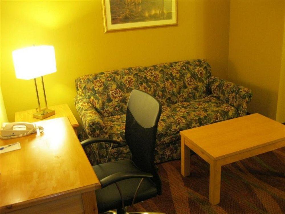 Best Western Fort Wayne Inn & Suites North Екстер'єр фото